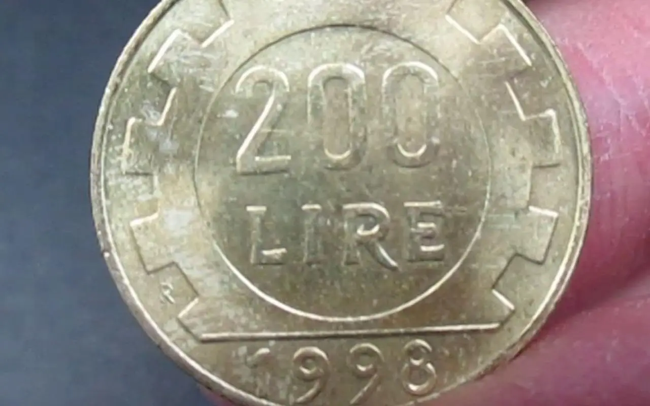 Immagine di una banconota da 200 lire italiana, evidenziando il suo valore attuale nel collezionismo.